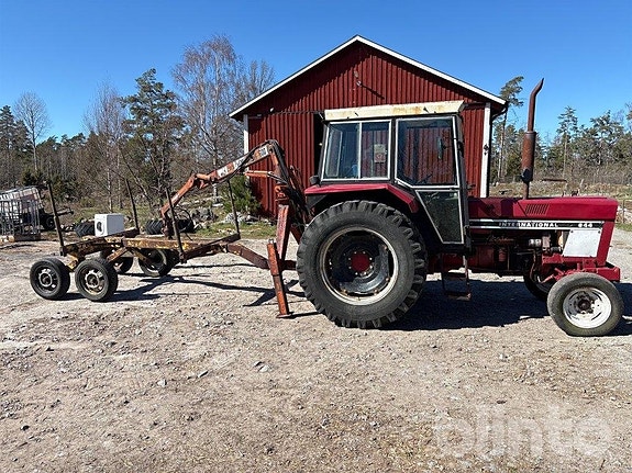 Traktor med skogsvagn INTERNATIONAL 844 4 of 6