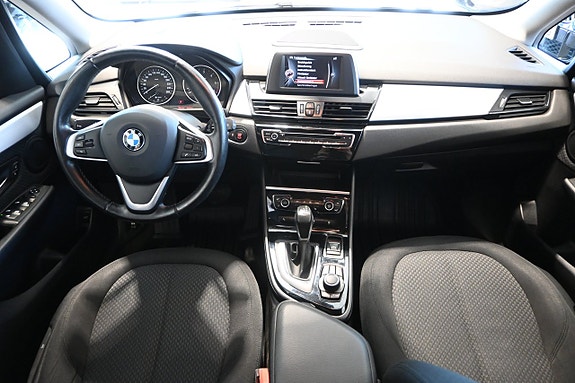 BMW 218d 9 of 23
