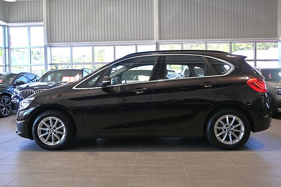 BMW 218d 2 of 5
