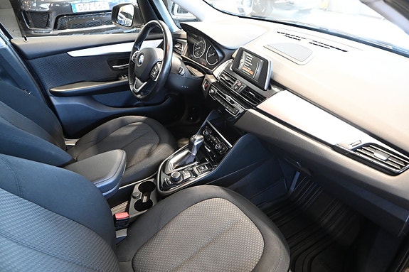 BMW 218d 10 of 23