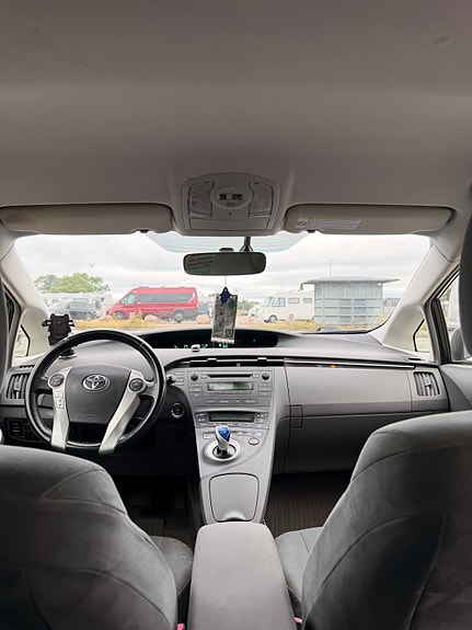 Toyota Prius 5 of 8