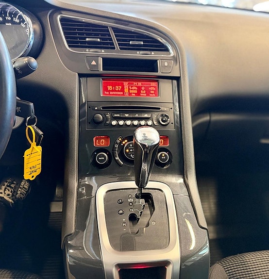 Peugeot 5008 13 of 16
