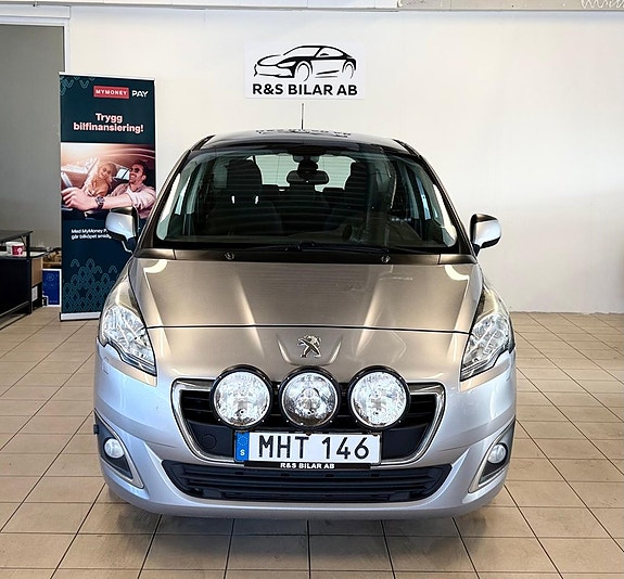Peugeot 5008 2 of 5