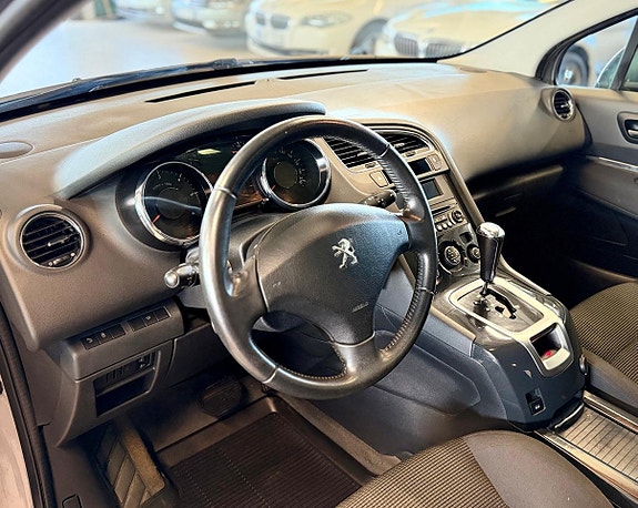 Peugeot 5008 10 of 16