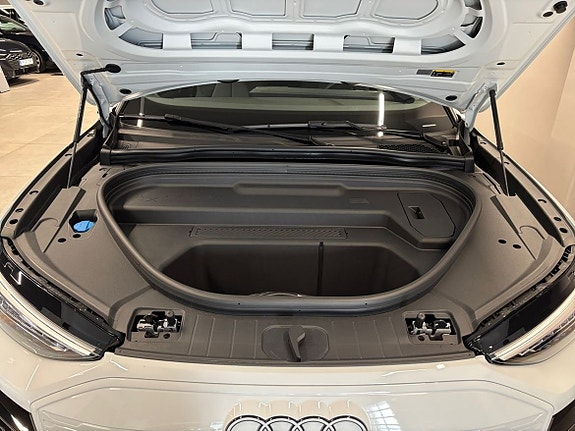 Audi Q6 e-tron 14 of 15