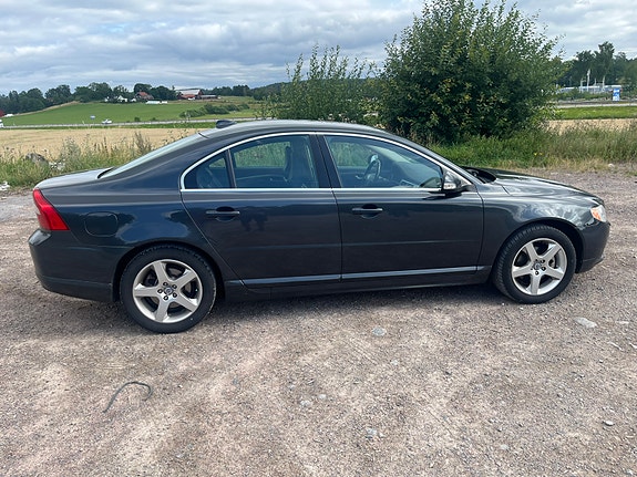 Volvo S80 2 of 8