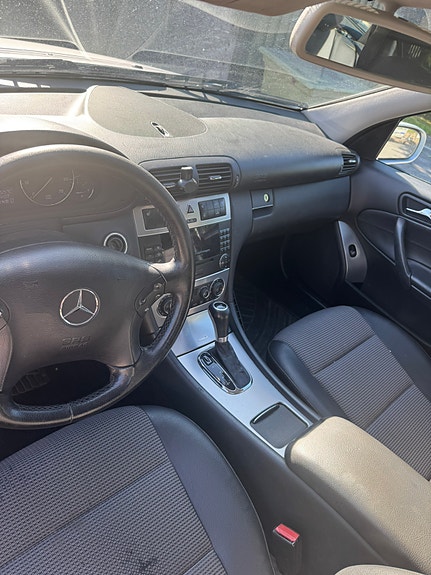Mercedes-Benz C180 4 of 4