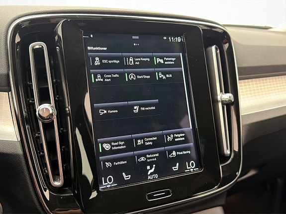 Volvo XC40 19 of 30