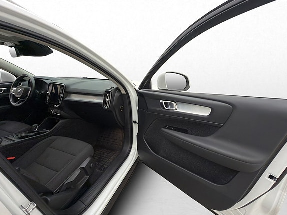 Volvo XC40 11 of 30