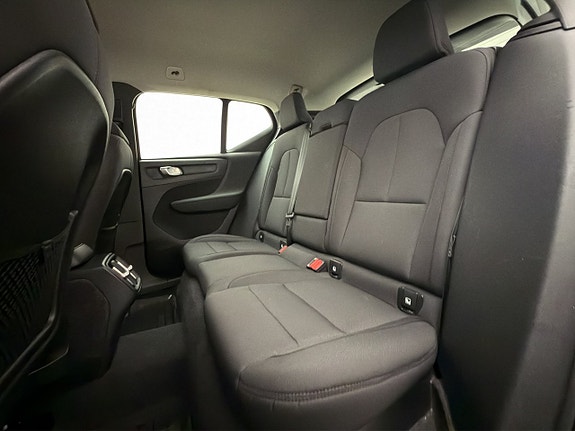 Volvo XC40 12 of 30