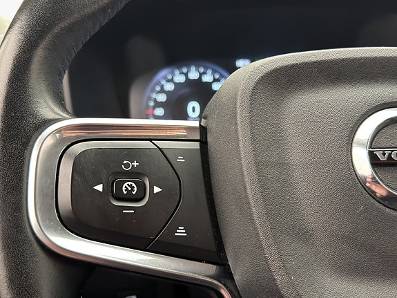 Volvo XC40 27 of 30