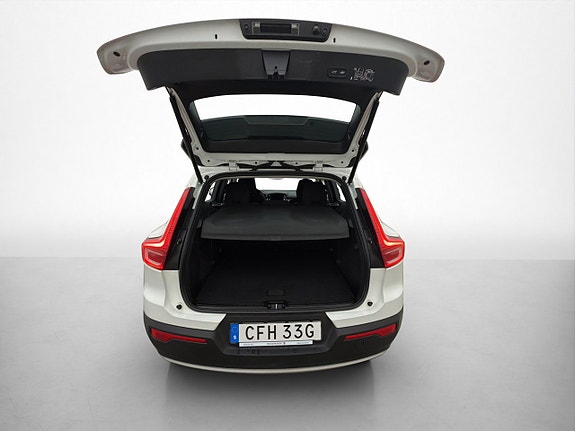 Volvo XC40 8 of 30