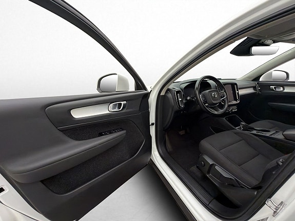 Volvo XC40 15 of 30