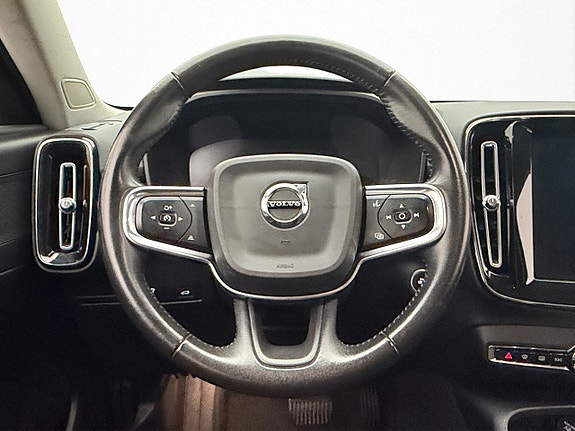 Volvo XC40 14 of 30