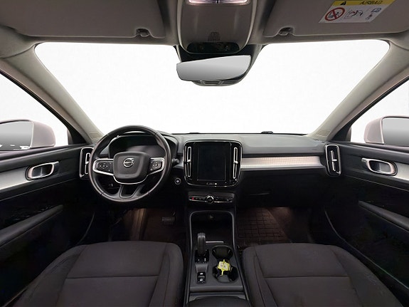 Volvo XC40 13 of 30