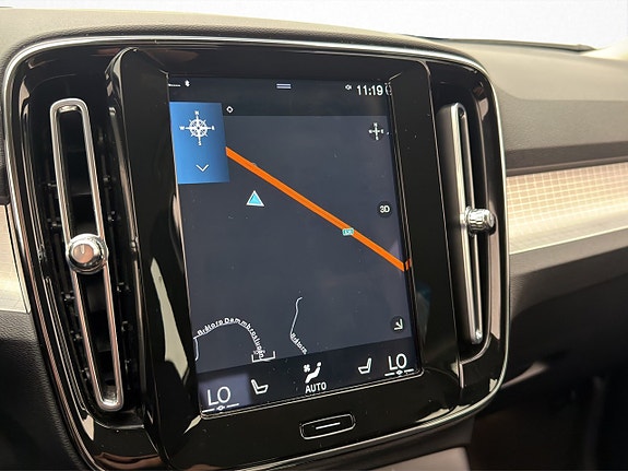 Volvo XC40 17 of 30