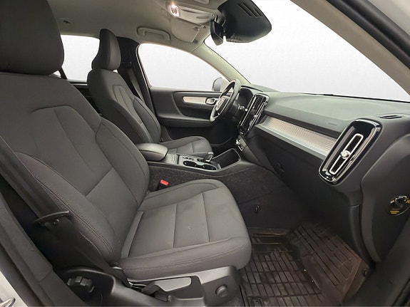 Volvo XC40 10 of 30