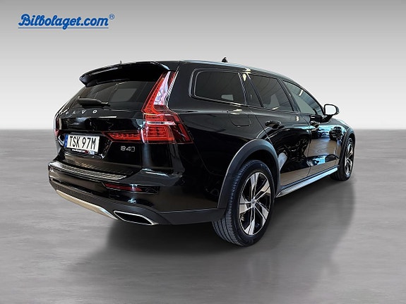 Volvo V60 Cross Country 4 of 5