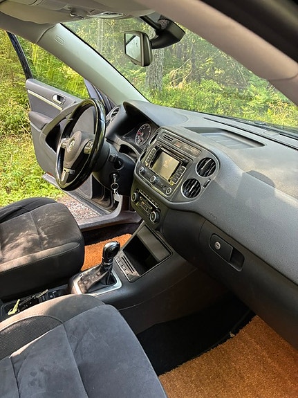 Volkswagen Tiguan 2 of 4
