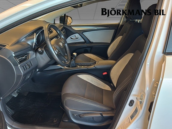 Toyota Avensis 8 of 14