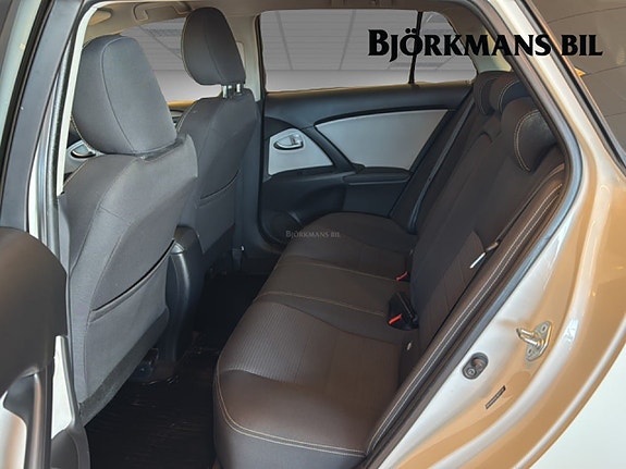 Toyota Avensis 9 of 14