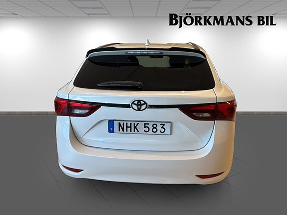 Toyota Avensis 5 of 14