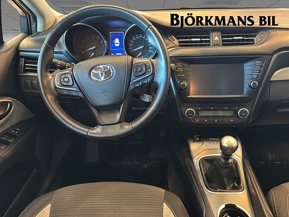 Toyota Avensis 7 of 14