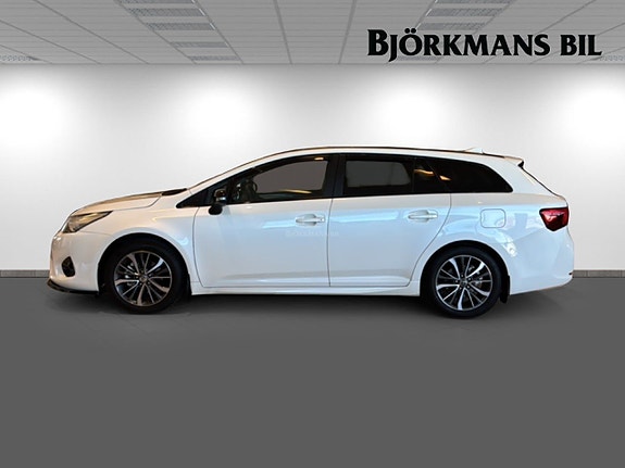 Toyota Avensis 4 of 5