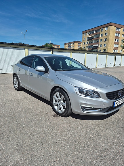 Volvo S60 7 of 8