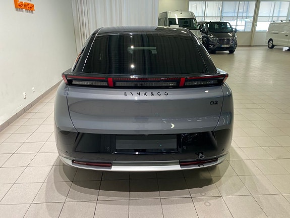 Lynk & Co 02 4 of 5