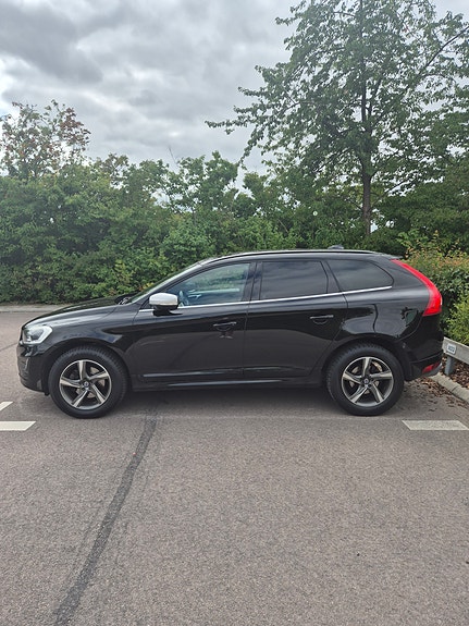 Volvo XC60 2 of 8