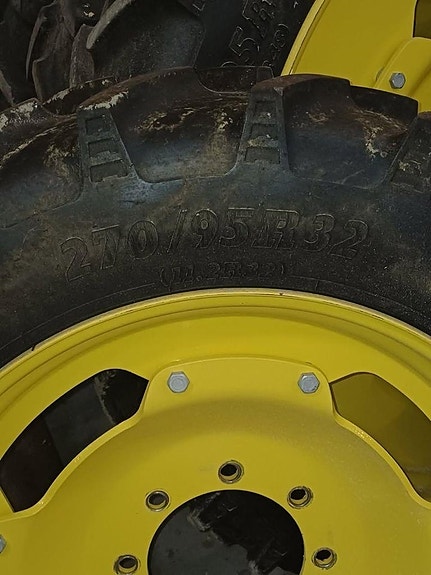 BKT Radodlings Hjul John Deere 270/95R32   /270/95R48 2 of 3
