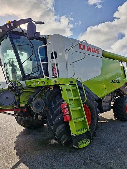 CLAAS Lexion 670 2 of 5