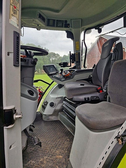 CLAAS Arion 650 Cmatic 4 of 8