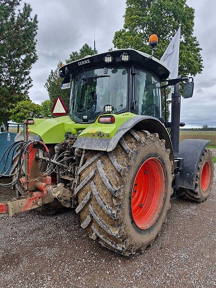 CLAAS Arion 650 Cmatic 2 of 8
