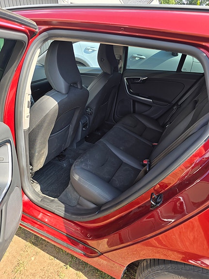 Volvo V60 10 of 11