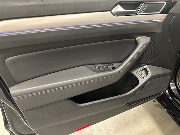Volkswagen Passat 8 of 14