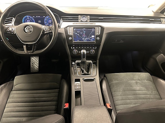 Volkswagen Passat 9 of 14