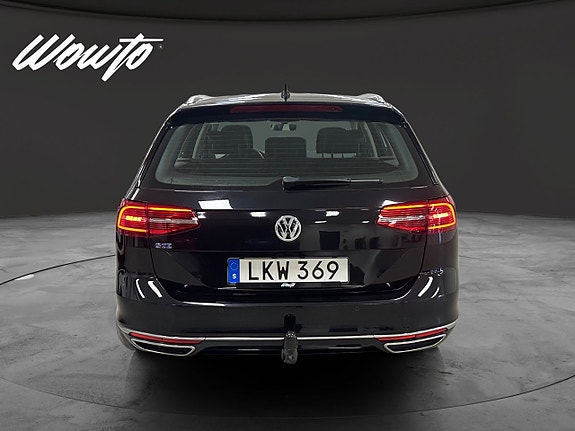 Volkswagen Passat 5 of 14