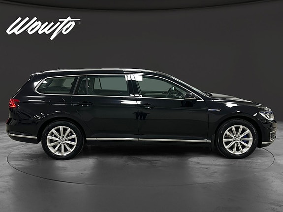 Volkswagen Passat 2 of 14
