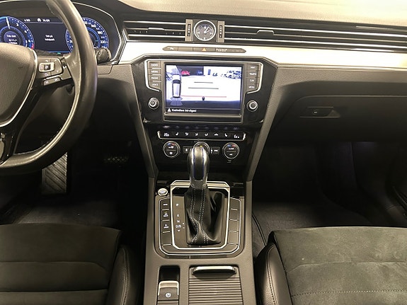 Volkswagen Passat 10 of 14