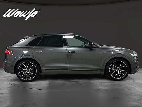 Audi Q8 3 of 5