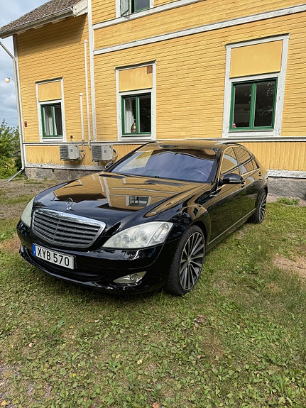 Mercedes-Benz S600 2 of 5