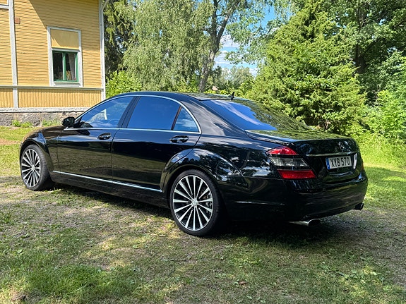 Mercedes-Benz S600 4 of 6