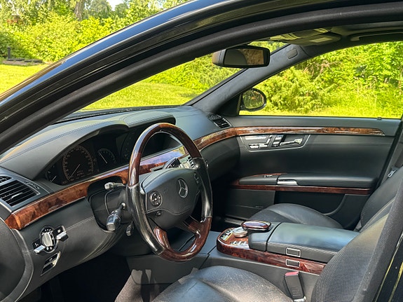 Mercedes-Benz S600 5 of 6
