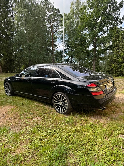 Mercedes-Benz S600 3 of 5