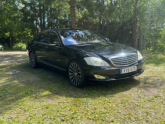 Mercedes-Benz S600 3 of 6