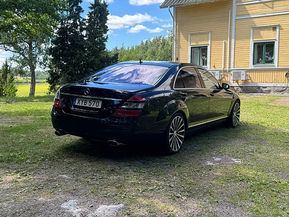 Mercedes-Benz S600 2 of 6
