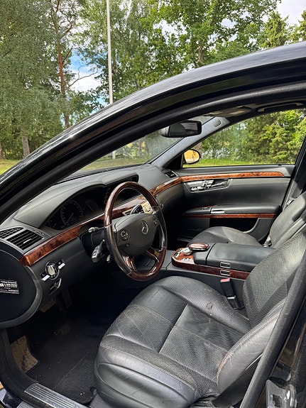 Mercedes-Benz S600 5 of 5