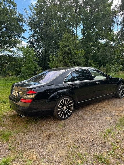 Mercedes-Benz S600 4 of 5